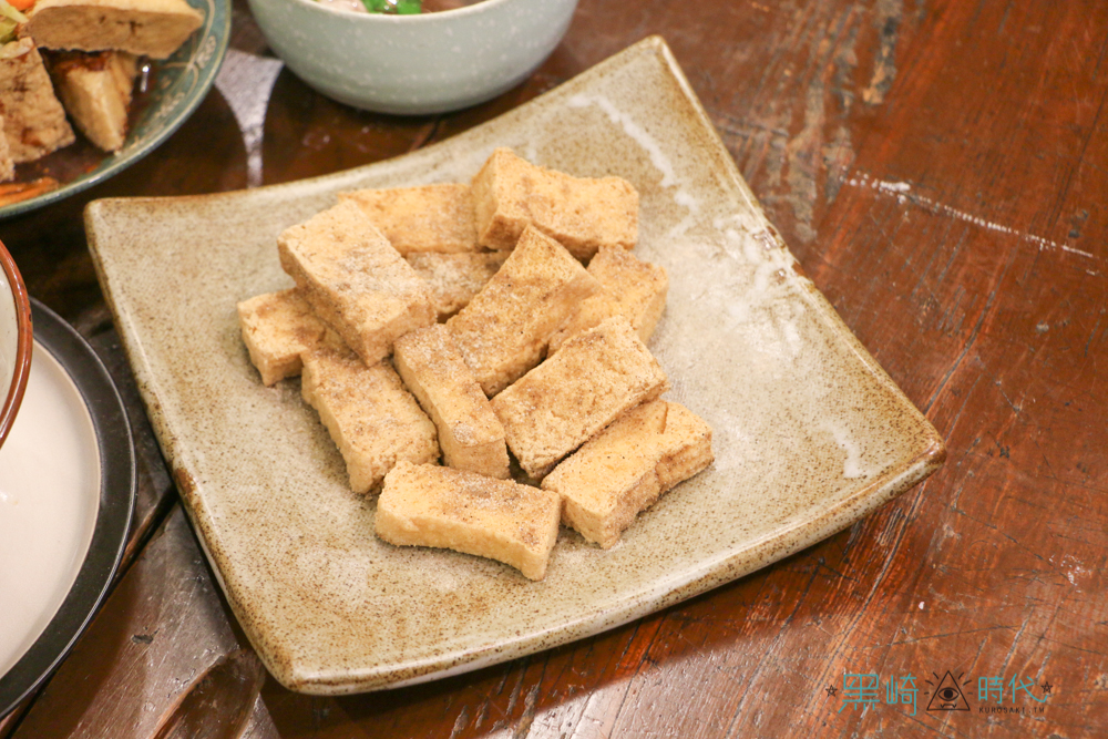 彰化田中美食 女人香臭豆腐 堅持使用自然滷汁方式，引出樸實黃豆香 - 黑崎時代
