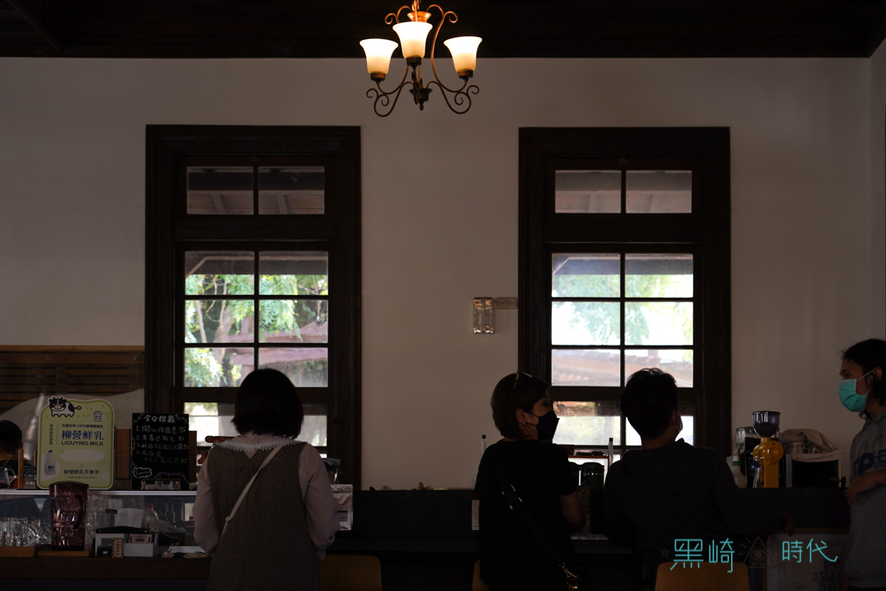 台南景點推薦 鹽埕出張所 來白雪咖啡店的大人昭和布丁享受日系建築氛圍感 - 黑崎時代