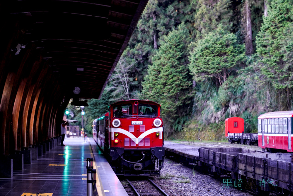 阿里山車站的阿里山小火車