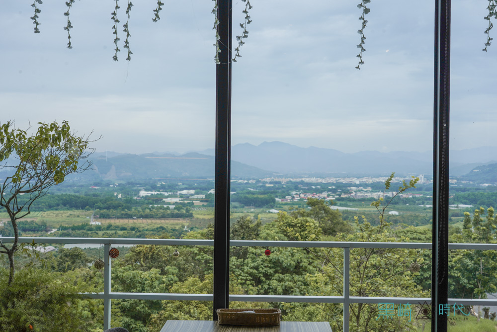 玉井美食 魔法森林景觀餐廳 網美玻璃屋和天空步道 超美的台南遼闊景色 - 黑崎時代